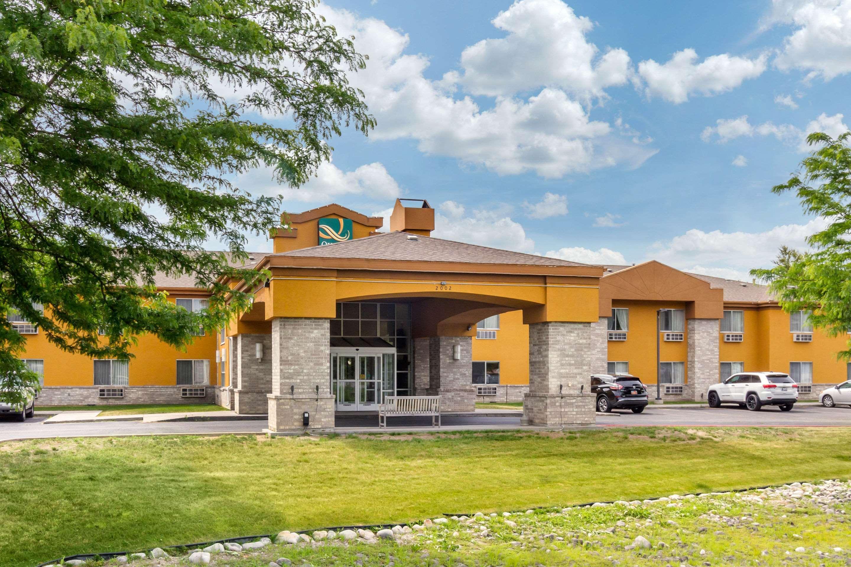Quality Inn Logan Near University Esterno foto