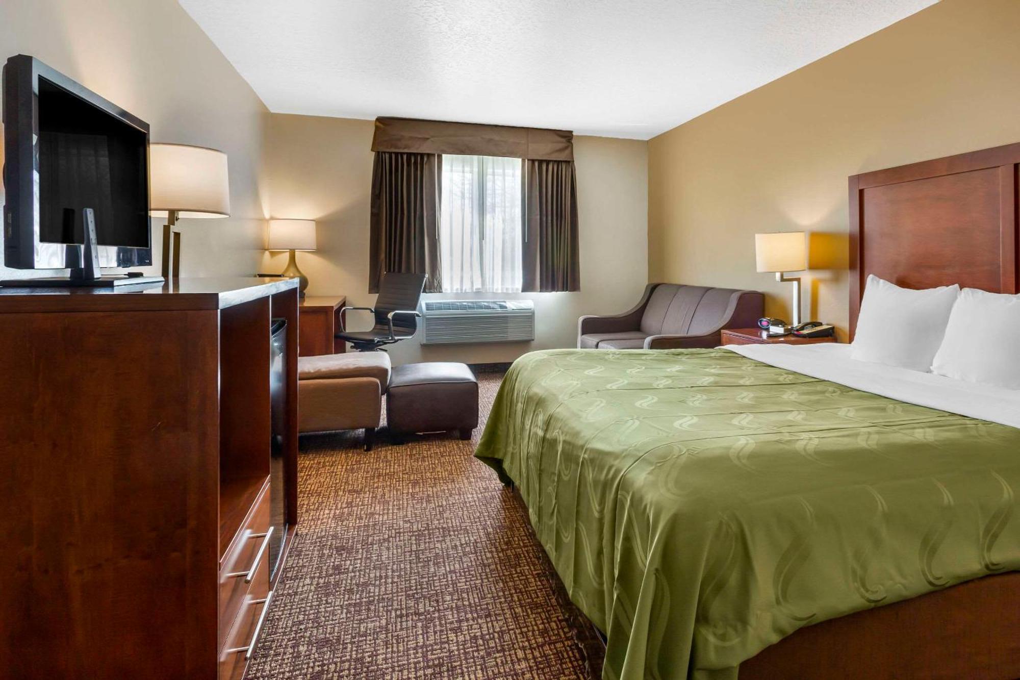 Quality Inn Logan Near University Esterno foto