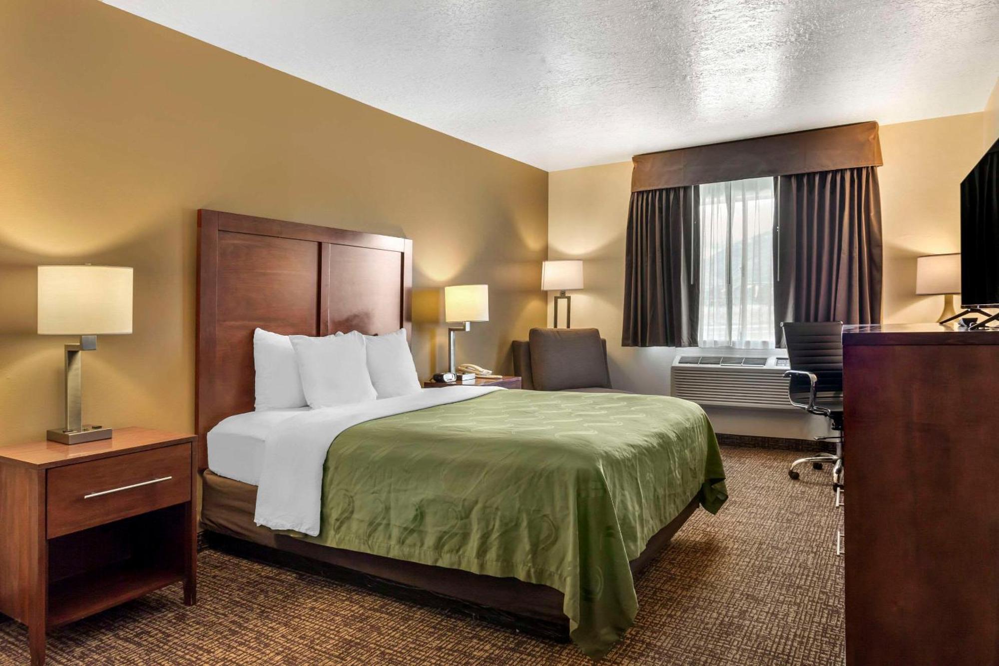 Quality Inn Logan Near University Esterno foto